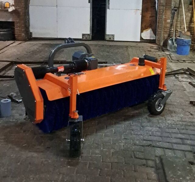 New Holland boomer met 1.9m Loma veegmachine