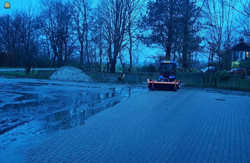 New Holland boomer met 1.9m Loma veegmachine